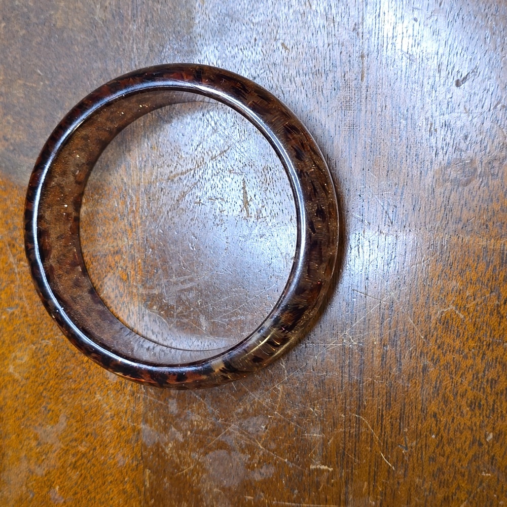 Leopard Print Resin Or Acrylic Bangle Bracelet - Picture 2 of 2